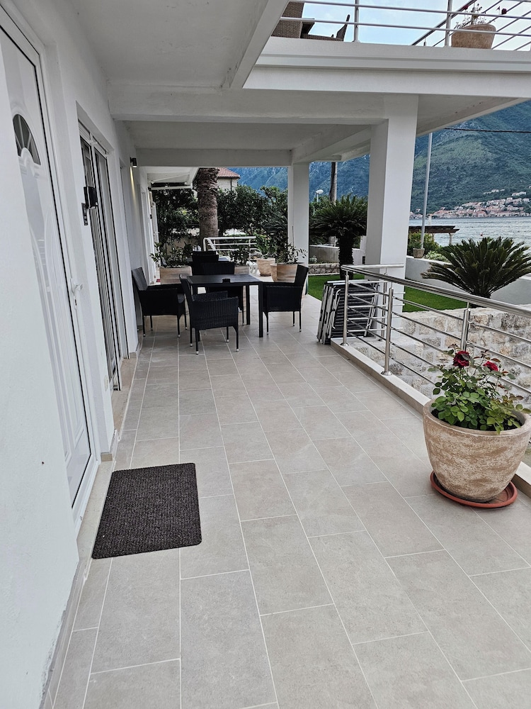 Waterfront Apartment Petrovina