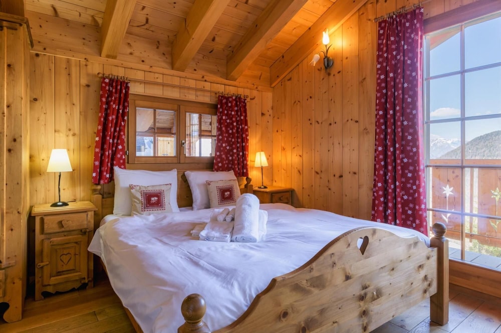Chalet Coucou - Luxury 10 pax Chalet With Incredible Views Garage