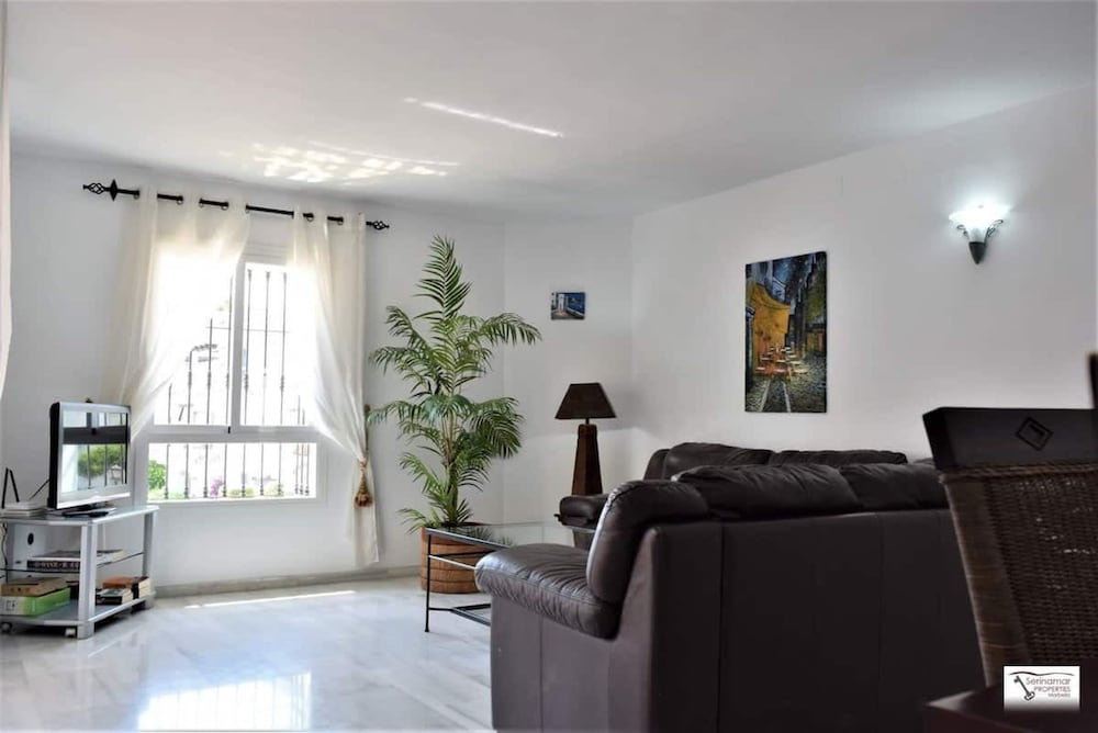 Bright 2 Bedroom First Floor F-4