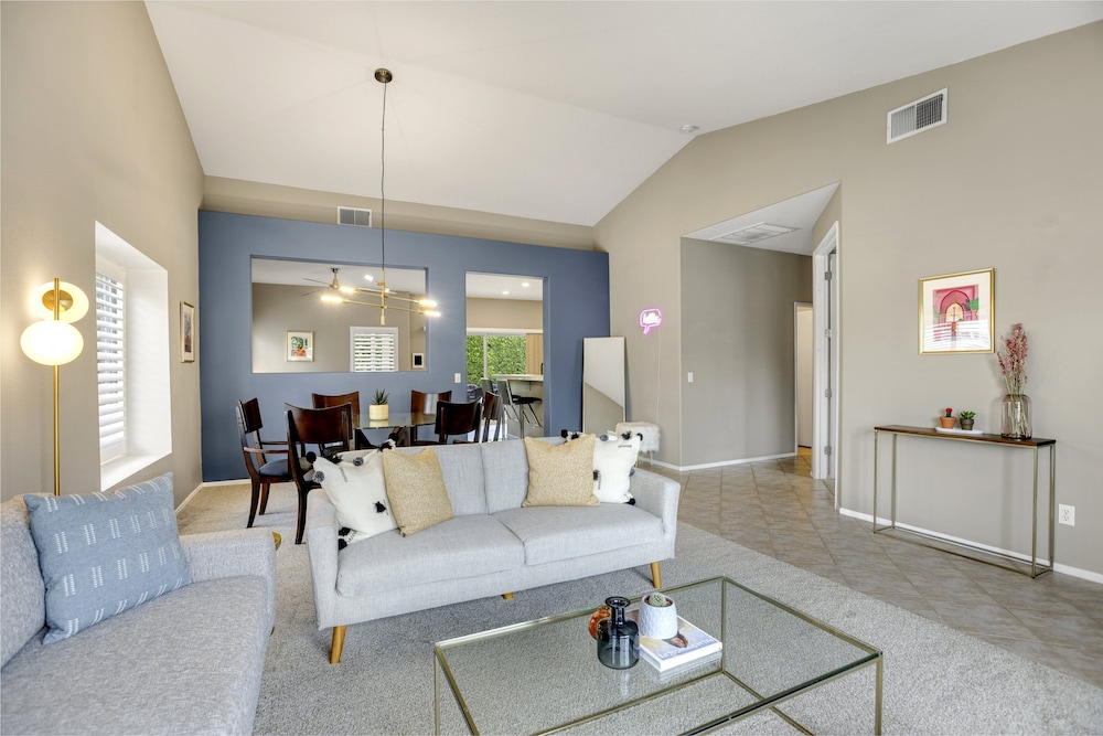 The Cozy Vibe w/ Pool & Spa