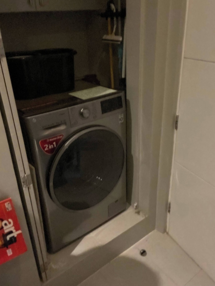 Elegant 2BR Apartment in Upscale Fort BGC Fast Wifi