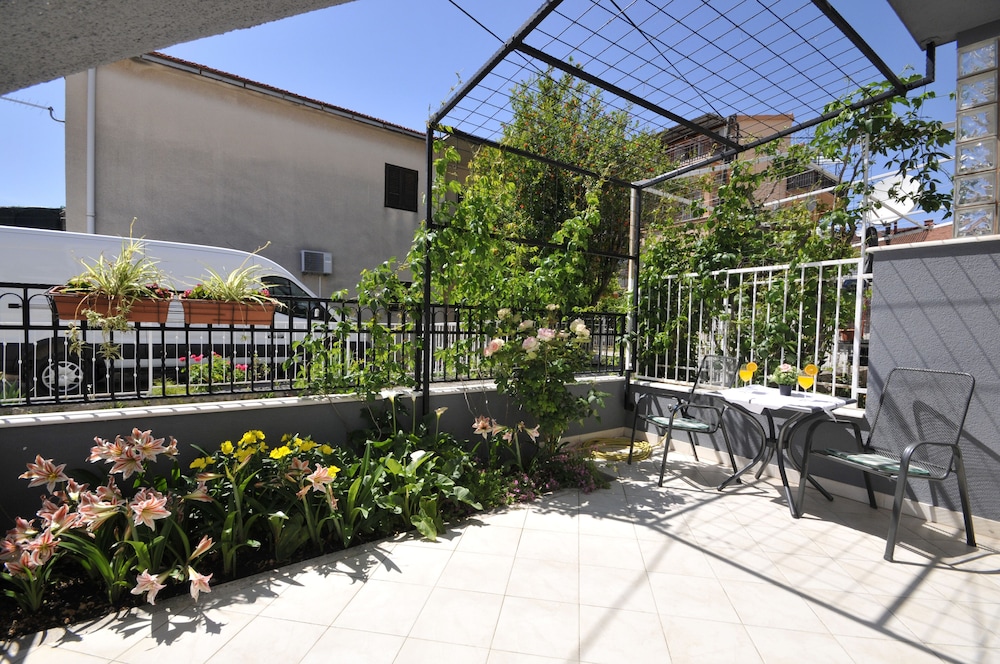 Apartments Roza