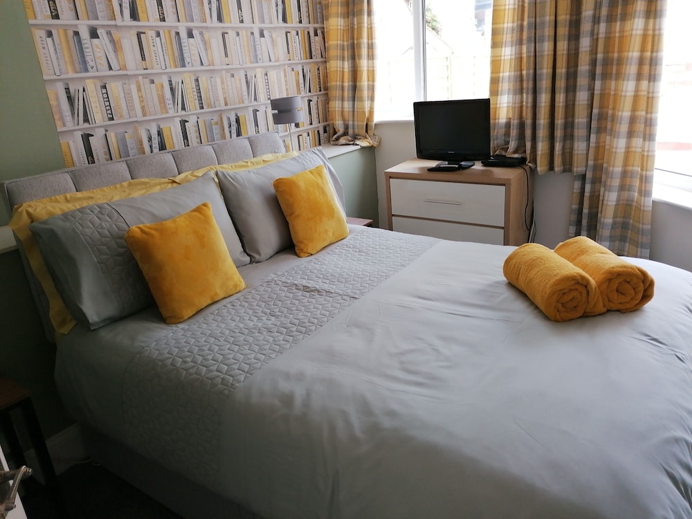 Stunning Holiday Accommodation by the sea view 3