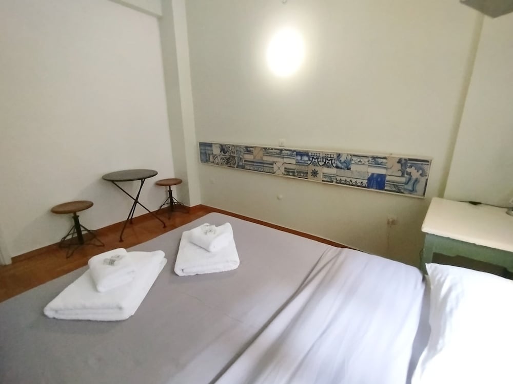Spacious Apartment Near Parthenon for 6 Persons