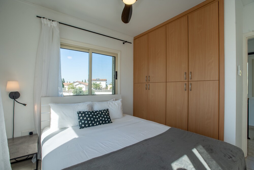 Phaedrus Living Luxury Villa Oceania
