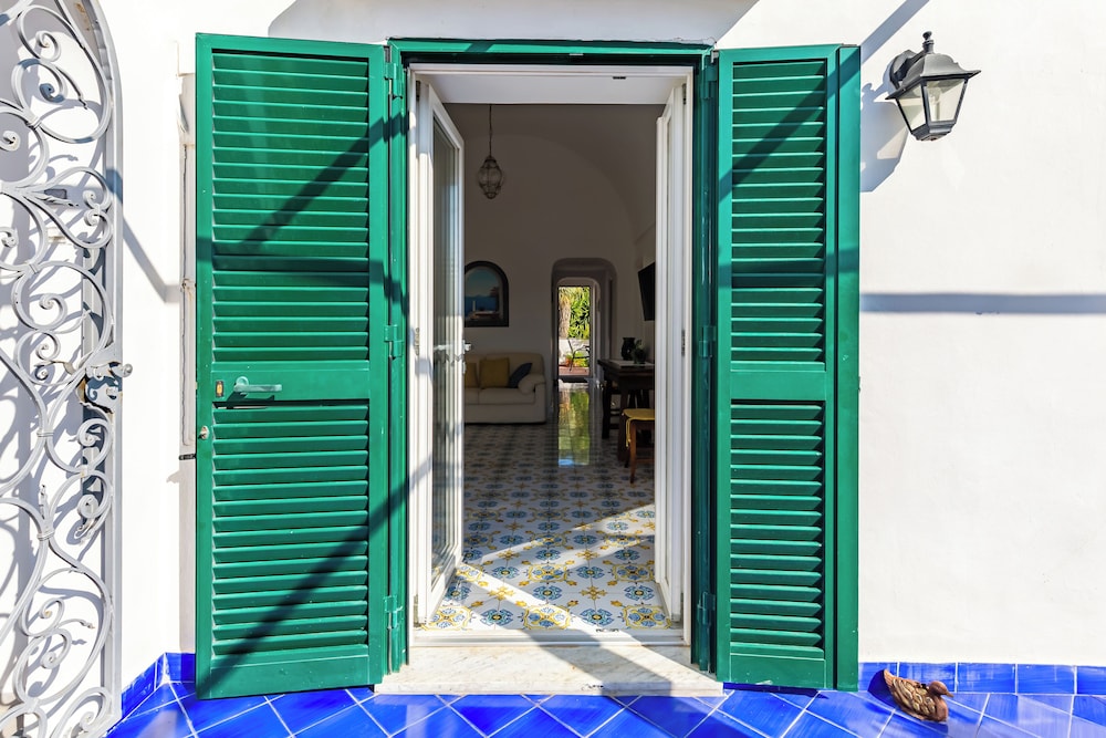 Capri Turquoise by Napoliapartments