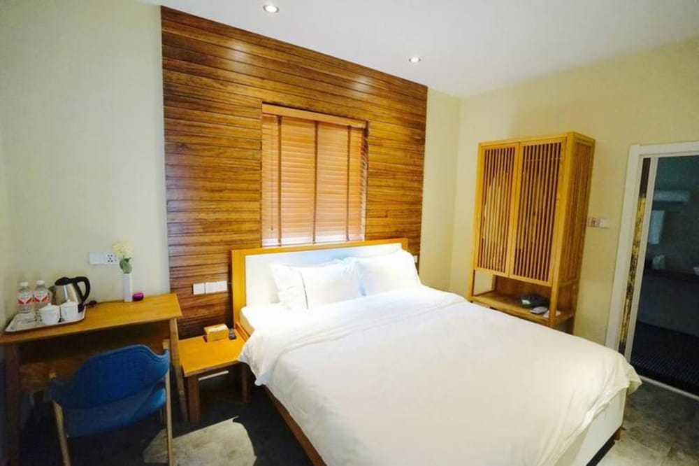 Yiyun Botique Inn Water Front Villa view 5