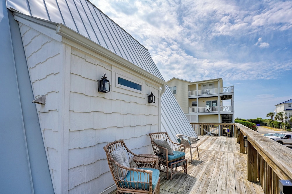 Unique A-frame Beach House: 'the Beacon at Oib'