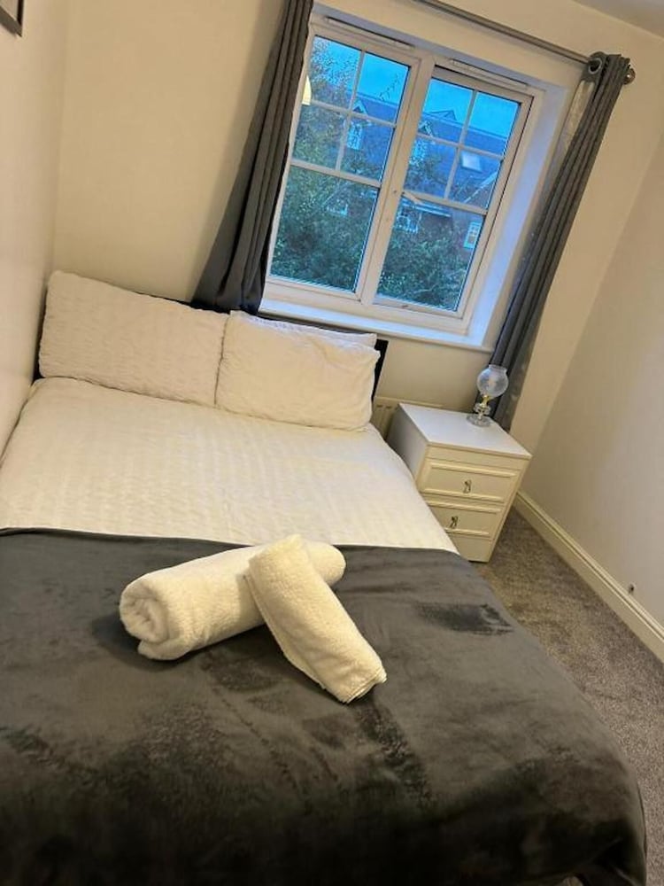 3bed Maidstone Stay - Wifi, Parking, London Access