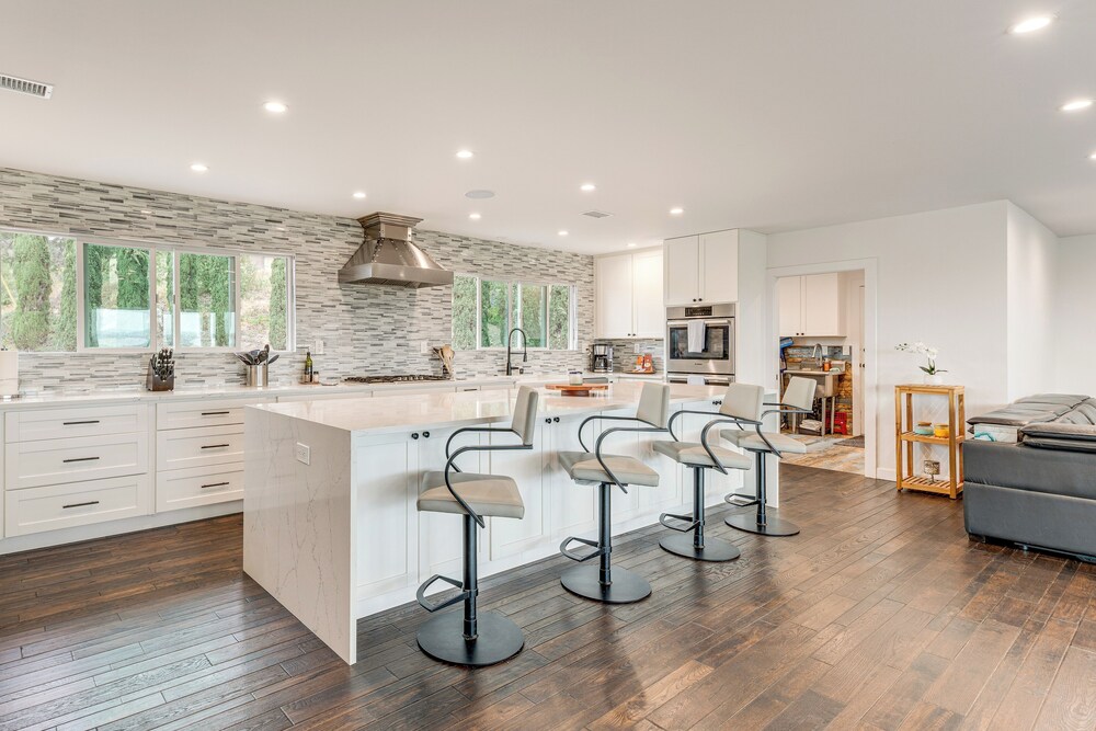 2 Mi to Lake Poway: Mtn-view Escape w/ Patio!