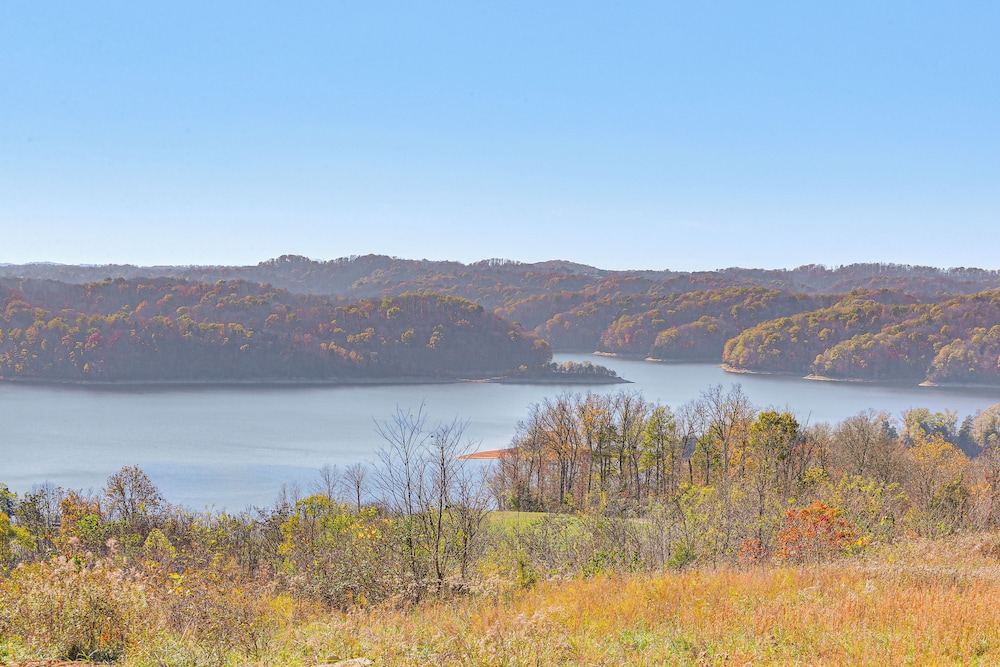 Stunning Hilham Home w/ Hot Tub, Views & Fire Pit!