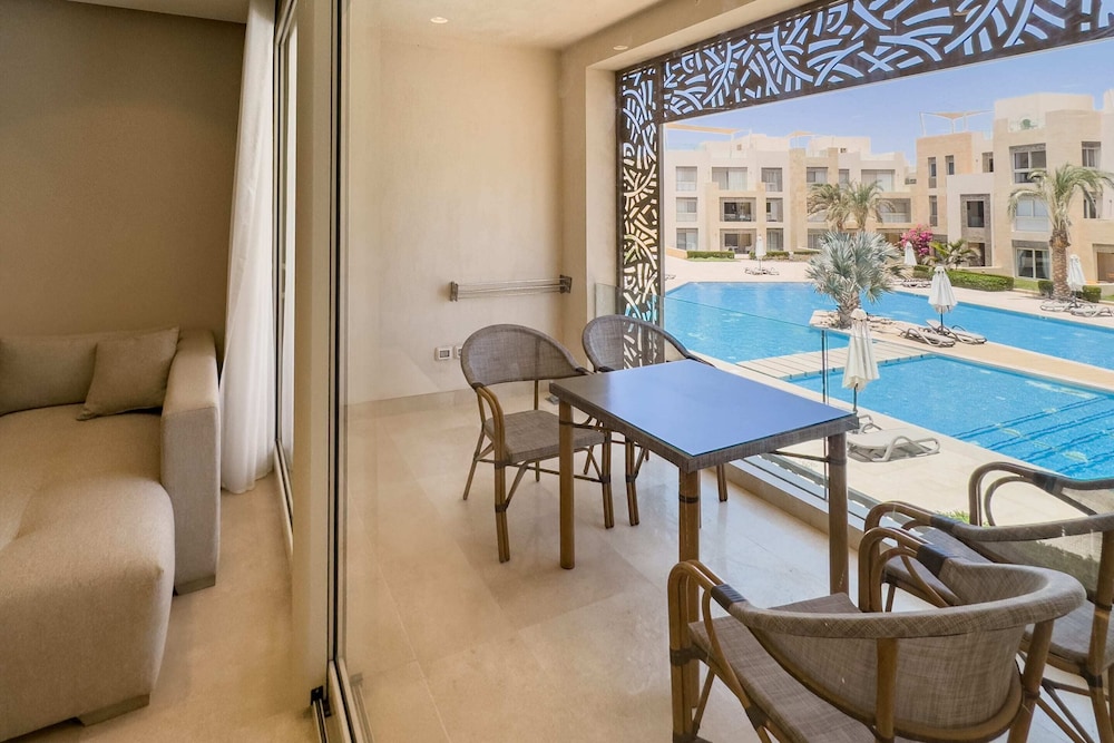 Xuru Stays I Homestyle 3BR Penthouse Pool & Beach View