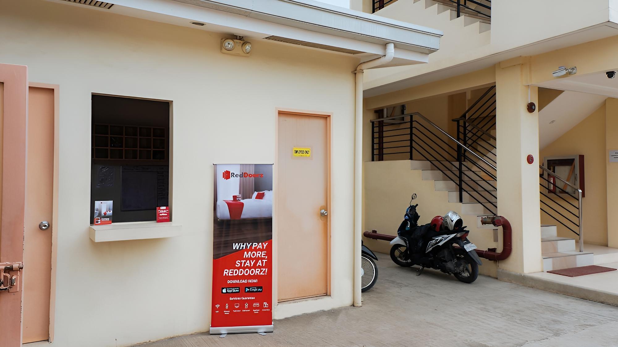 RedDoorz Plus near Talisay Town Center view 3