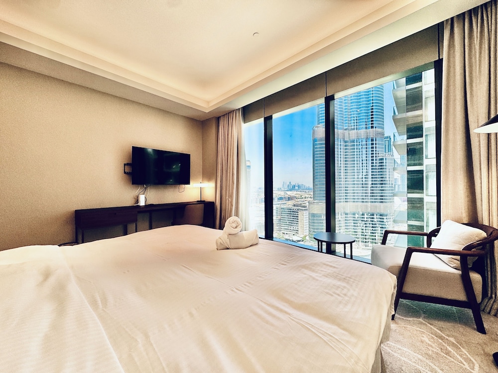 Venduras Skyline 3BR at Address Opera