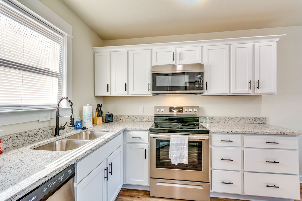Jacksonville Vacation Rental ~ 21 Mi Little Rock! view 3