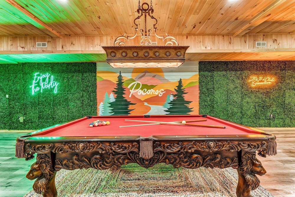 Grand Timber by Avantstay Indoor Pool Sauna Sports Court Game Room More