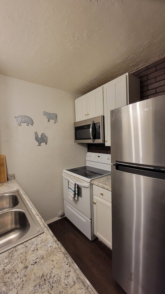 Pine Grove - Cozy Tempe 1br Apartment