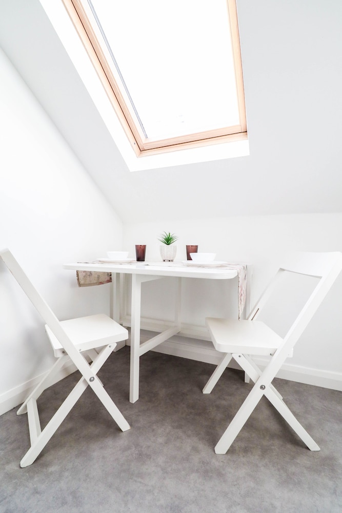 Cosy and Bright 1-bedroom Stay