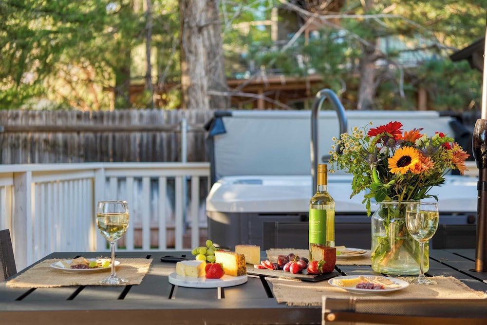 Hot Tub, Sauna & Red Rock Views Near Sedona Trails Sedona Serenity Retreat by Avantstay