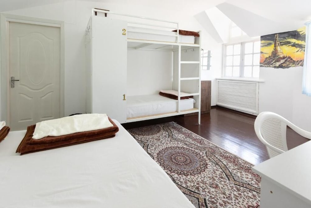 Light Hostel