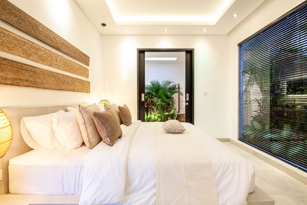 Contemporary 4BR Villa, 400m to Canggu Shore
