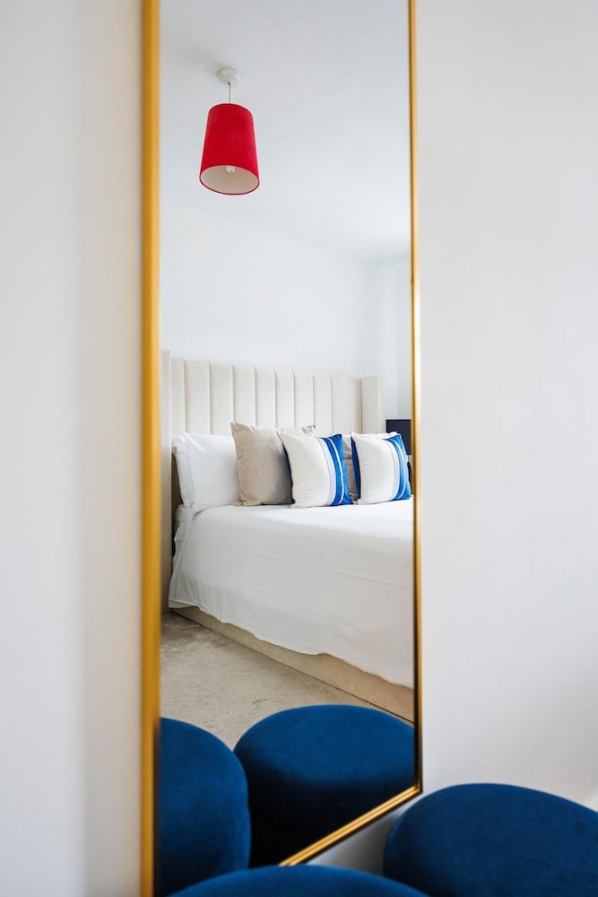 Stylish 3-bed Home in East London Free Parking