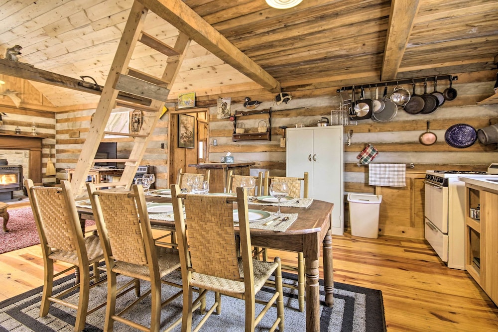 Scenic Cabin w/ Deck & Fire Pit - Near Hiking! view 5
