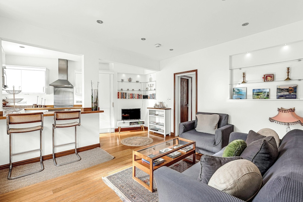 Lovely 1 Bed Home With Garden