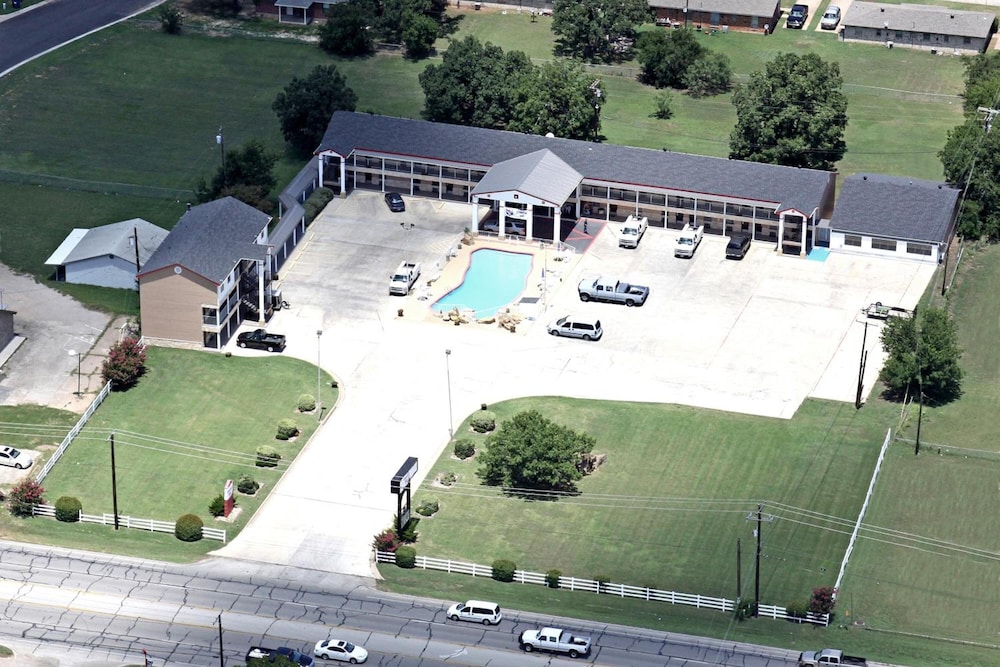 Relax Inn Mineral Wells view 4