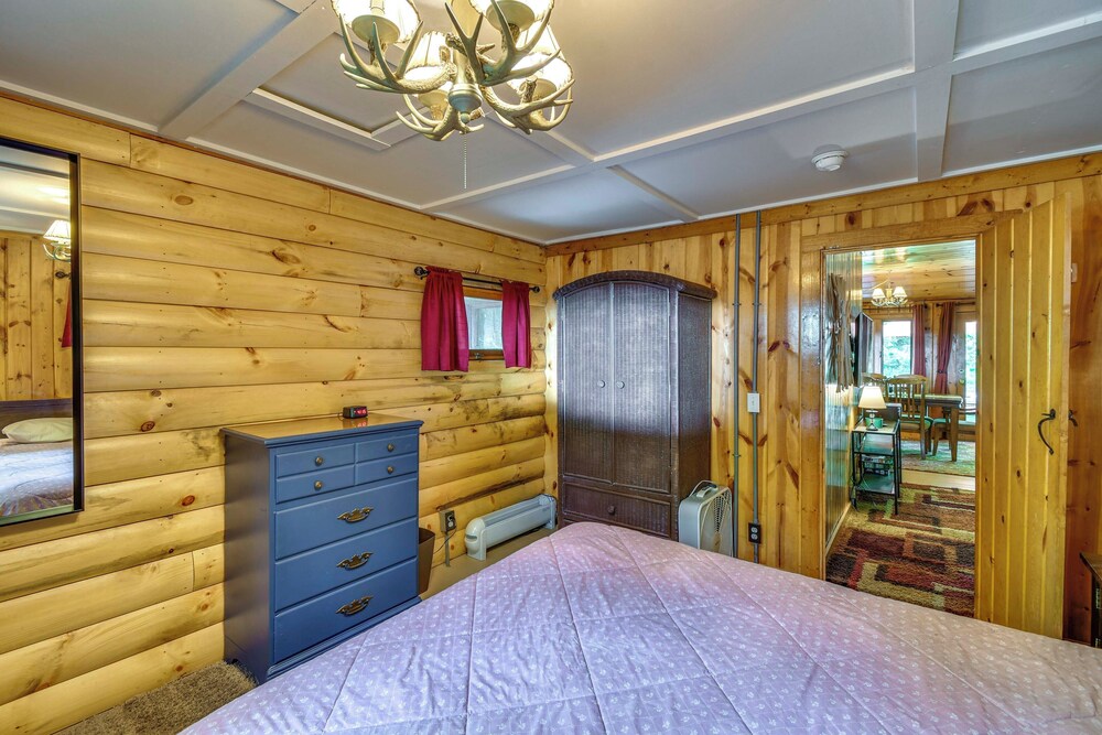Cabin 600' to Manistee Lake Private Shared Access