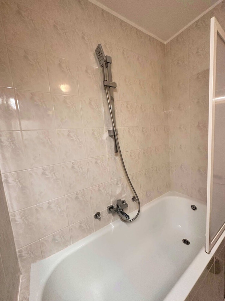 Charming City Loft Apartment With Free Parking