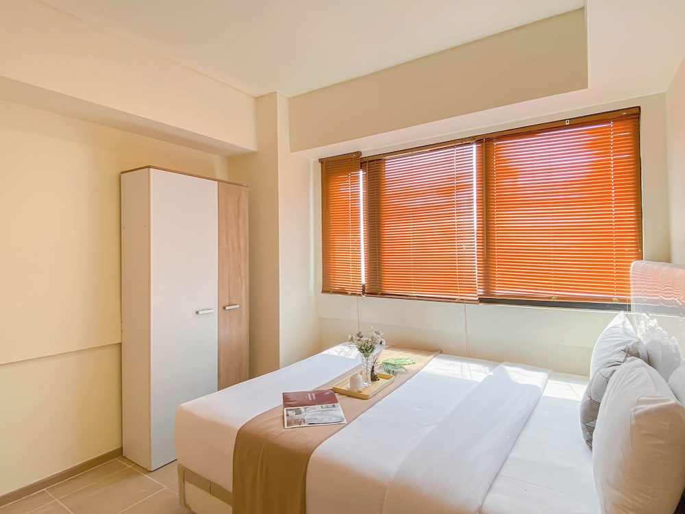 Brand New 1Br With Working Room At Meikarta Apartment