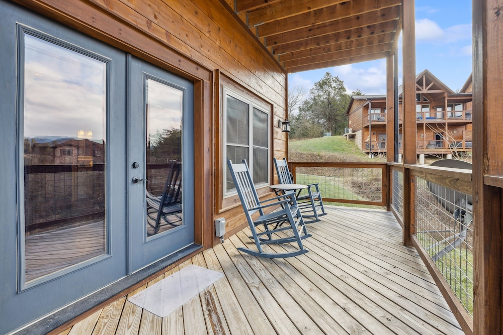 Eden Of The Smokies 5 Bedroom Cabin
