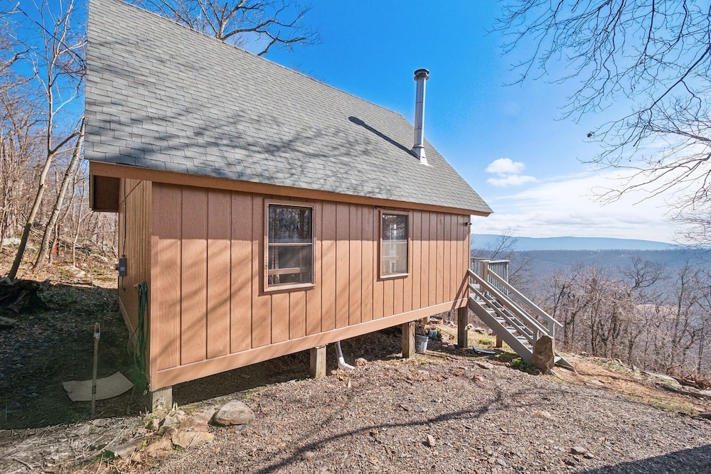Tranquil Rocky Top Cabin With Mountain Views! 1 Bedroom Cabin by RedAwning view 4
