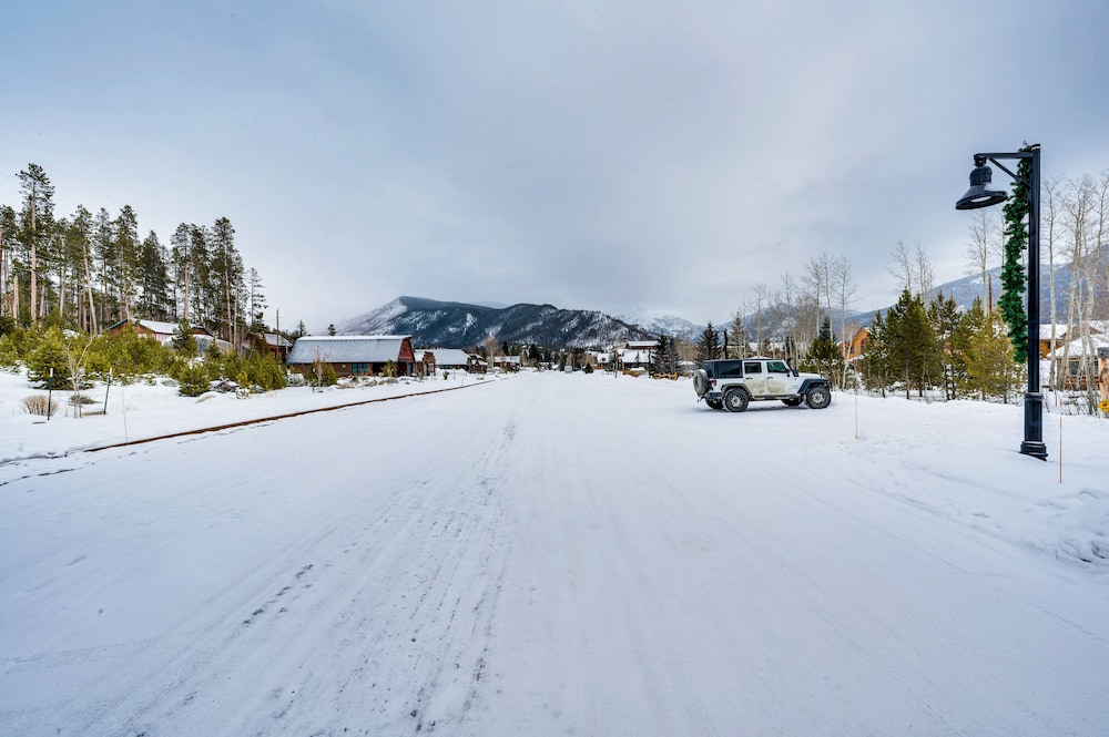 Updated Grand Lake Loft w/ View, 2 Mi to Rmnp! - Property Image 1