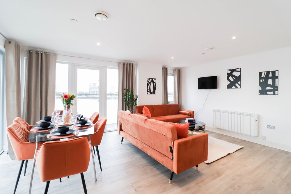 Stunning Riverside Apartment