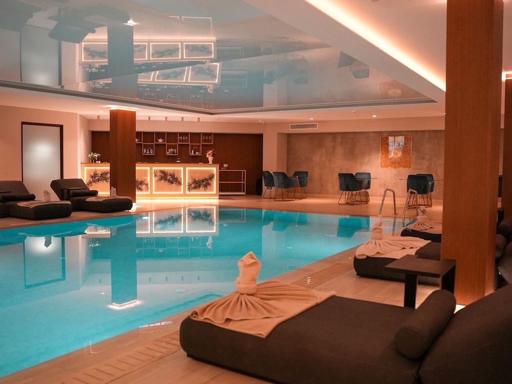 Aqua House Valentino