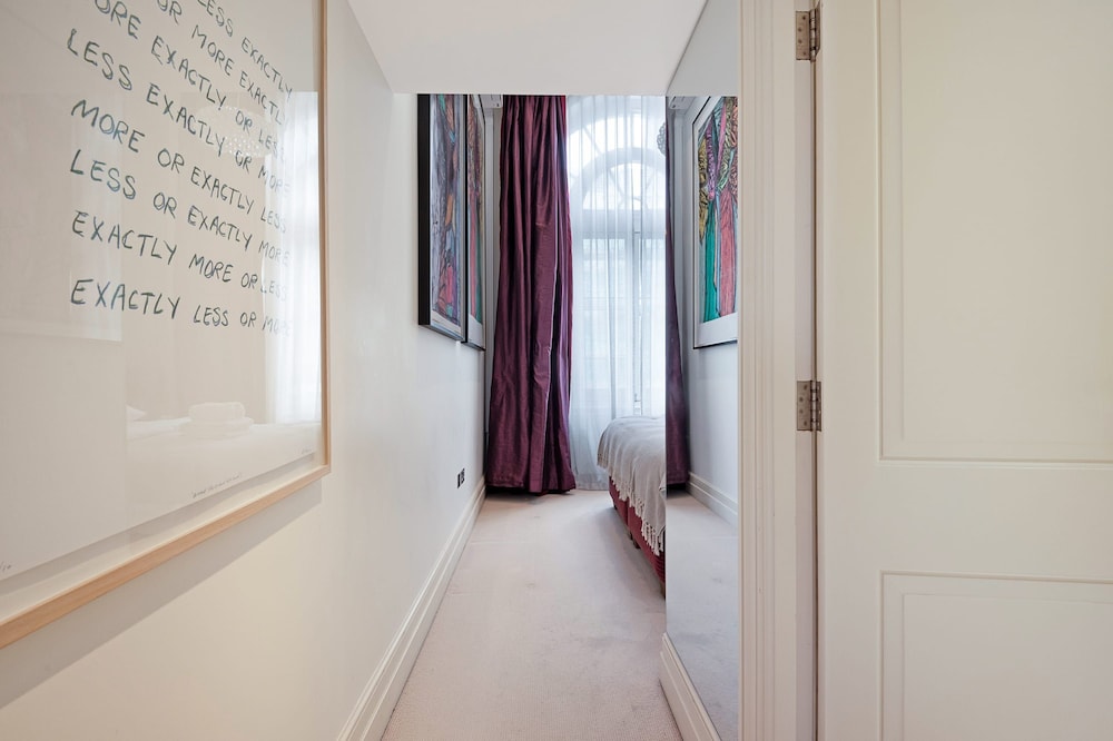 The Artists Hideaway-2 bed Mezzanine in Paddington - by Out of Office Lifestyle