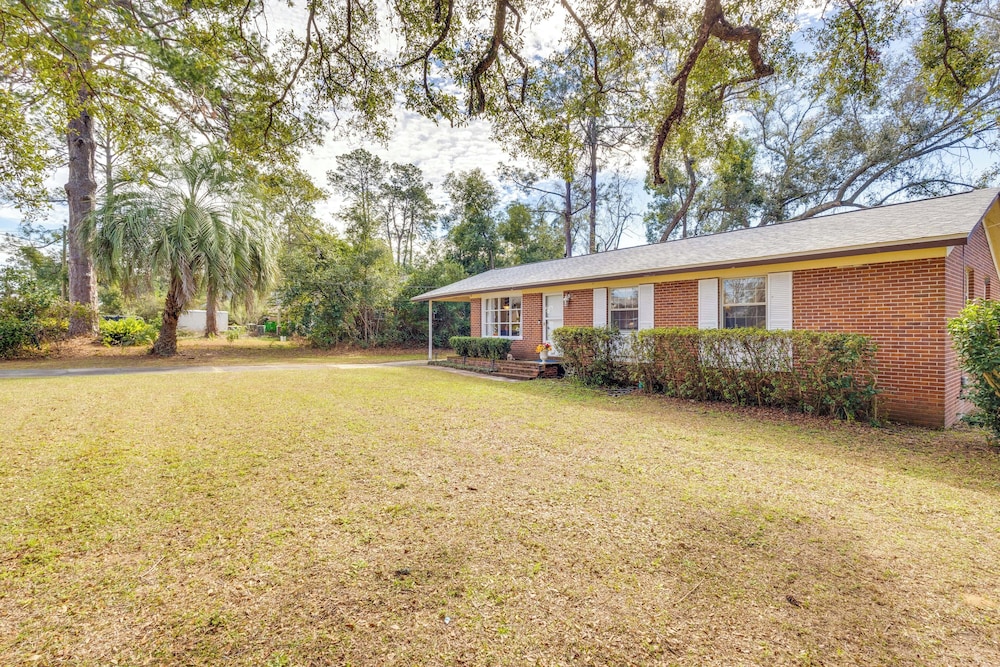 4 Mi to Fsu! Family Gem w/ Deck in Tallahassee