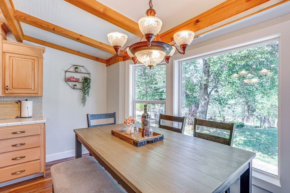 8-acre Retreat: Pool & Stunning Mt Lassen View!