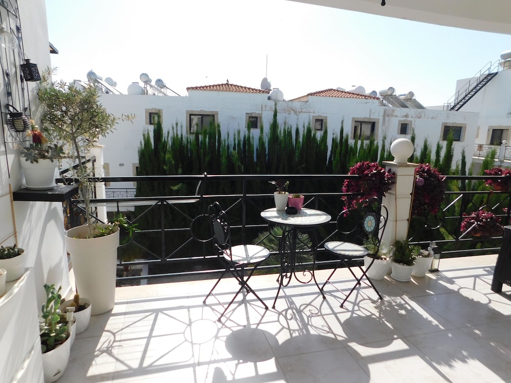 Paramount Gardens Resorts C202