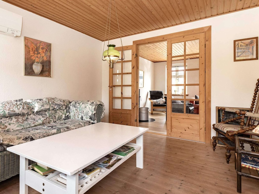 Scenic Retreat With Fireplace & Terrace view 4