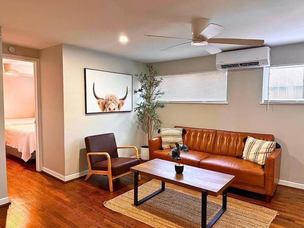 Stylish 1BR Urban Retreat