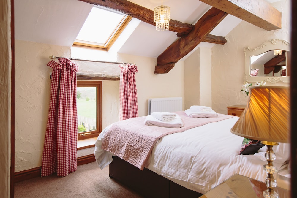 Low Barn Cottage view 2