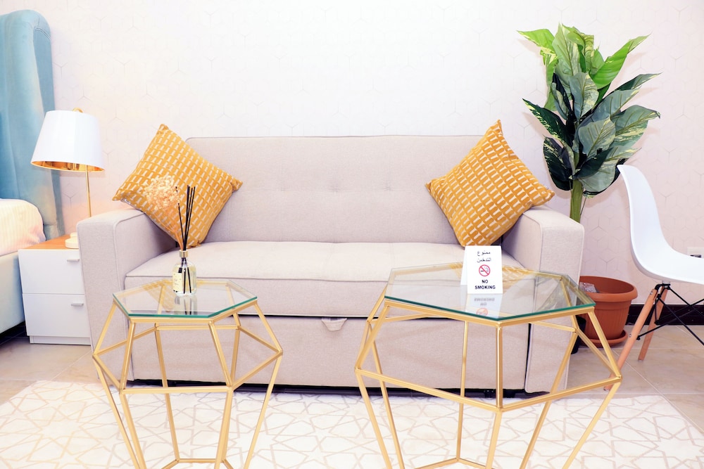 Cosmos Living - Goldcrest Views1