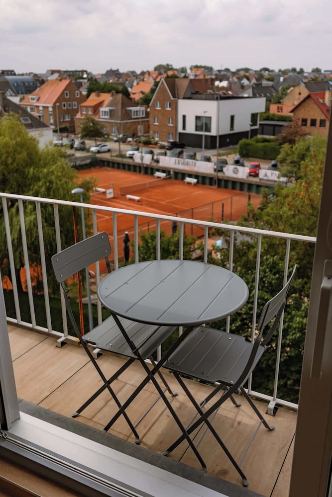 Modern Apartment With Balcony Near City Center