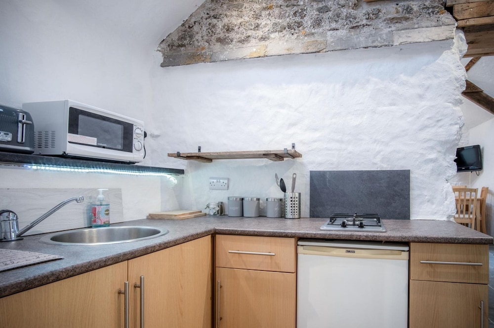 The Anchor Light - 1 Bed - Freshwest Beach Retreat view 5