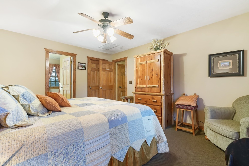 The Lodge on the Creek Branson West Cabin w/ Beautiful Views view 5