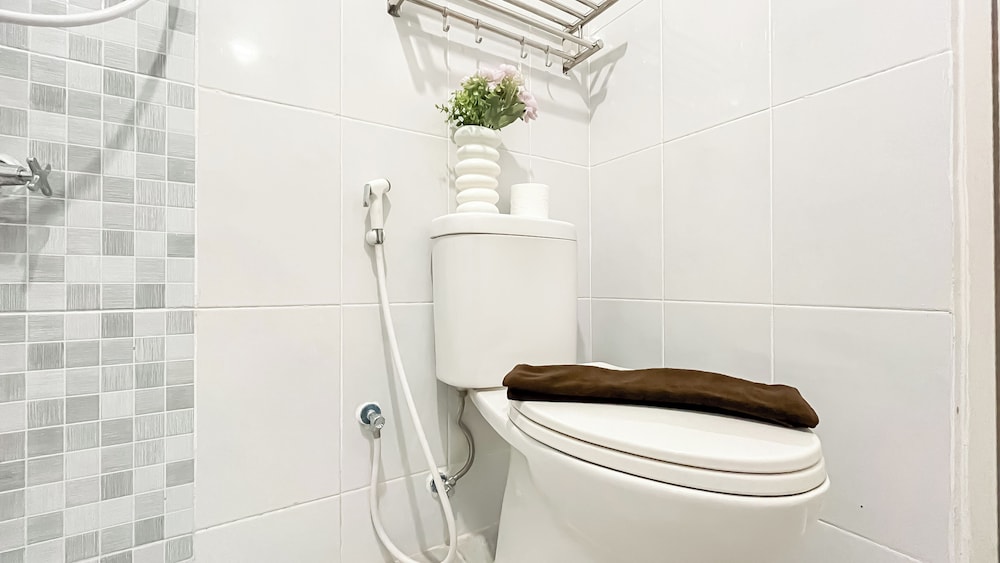 White Toned Style 2Br Tokyo Riverside Pik 2 Apartment