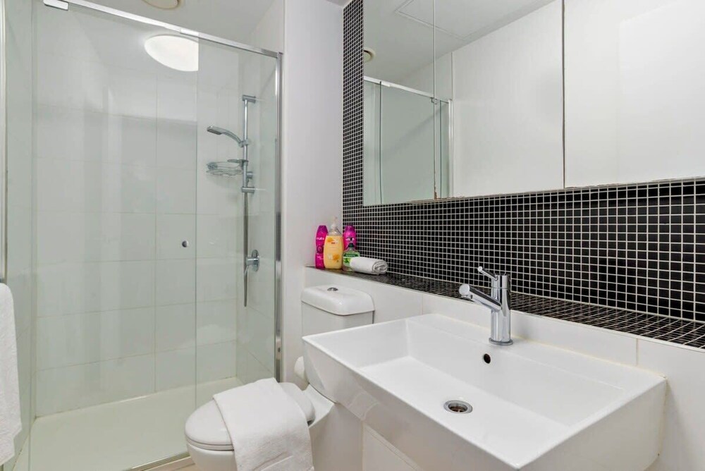 Cozy & Charming 2BR Stay, Free Parking